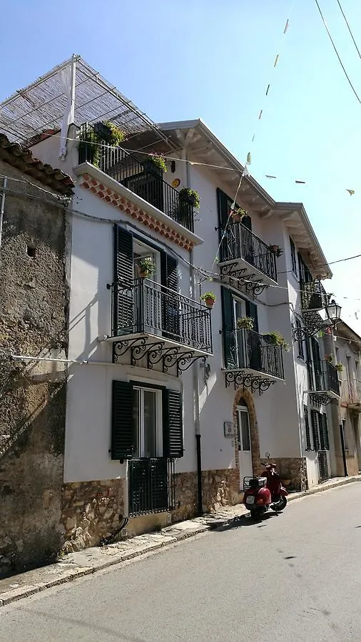 Bed & Breakfast La Via Del Carretto B&B Capri Leone Italy